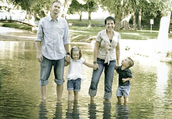 Family pictures standing in a stream or river, laughing and getting their feet wet. 


https://www.instagram.com/AwCreativeUT/
https://www.awedcreative.com/
https://www.awcreativeut.com
#AwCreativeUT #awcreative #AdamWinger Adam Winger